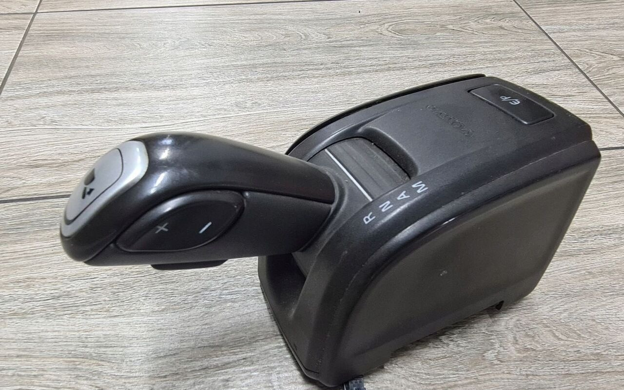 Volvo JOYSTICK ZMIANY BIEGÓW GAŁKA LEWAREK VOLVO FH FM 4 22230455 - Käigukang - Veoauto: pilt 4 Volvo JOYSTICK ZMIANY BIEGÓW GAŁKA LEWAREK VOLVO FH FM 4 22230455 - Käigukang - Veoauto: pilt 4