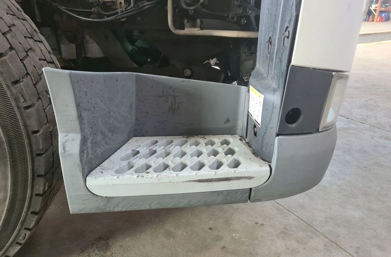 Volvo KOMPLETNY PRZÓD LAMPA ATRAPA GRILL BELKA FH 4 EURO 6 Volvo VOLVO FH 4 EURO 6 - Kaitseraud - Veoauto: pilt 2 Volvo KOMPLETNY PRZÓD LAMPA ATRAPA GRILL BELKA FH 4 EURO 6 Volvo VOLVO FH 4 EURO 6 - Kaitseraud - Veoauto: pilt 2