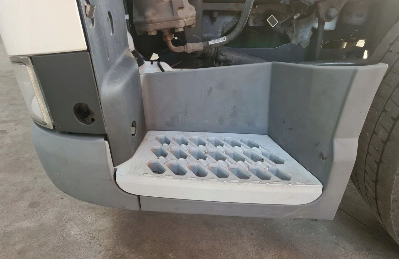 Kaitseraud - Veoauto Volvo KOMPLETNY PRZÓD LAMPA ATRAPA GRILL BELKA FH 4 EURO 6   Volvo VOLVO FH 4 EURO 6: pilt 7