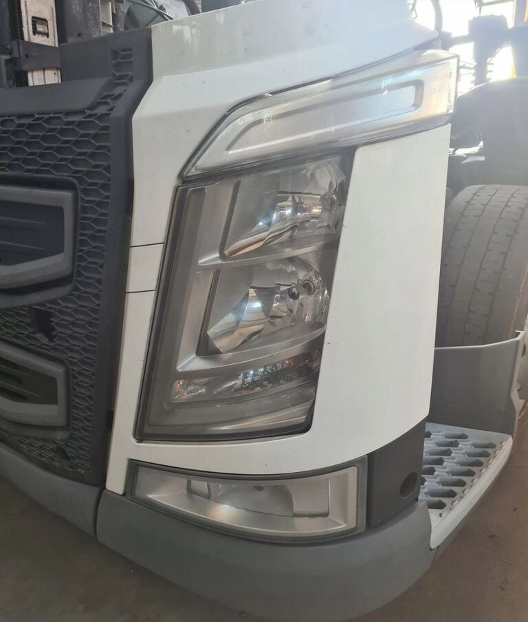 Kaitseraud - Veoauto Volvo KOMPLETNY PRZÓD LAMPA ATRAPA GRILL BELKA FH 4 EURO 6   Volvo VOLVO FH 4 EURO 6: pilt 6