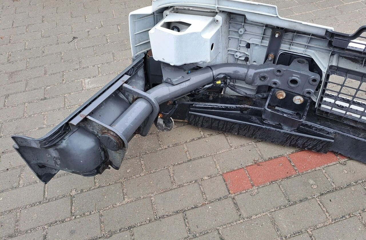 Volvo KOMPLETNY Z LAMPAMI BELKA STOPNIE FL EURO 5 Volvo - Kaitseraud - Veoauto: pilt 3 Volvo KOMPLETNY Z LAMPAMI BELKA STOPNIE FL EURO 5 Volvo - Kaitseraud - Veoauto: pilt 3