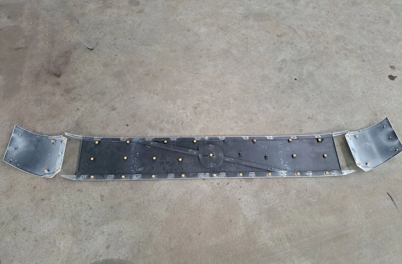 Volvo LISTWA MASKI ATRAPA KABINY KOMPLET FH 5. Volvo VOLVO FH 5 - Kaitseraud - Veoauto: pilt 5 Volvo LISTWA MASKI ATRAPA KABINY KOMPLET FH 5. Volvo VOLVO FH 5 - Kaitseraud - Veoauto: pilt 5