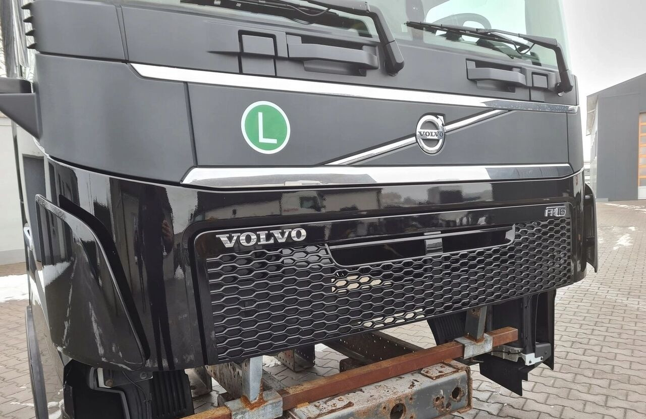 Volvo MASKA KOMPLETNA GÓRNA ATRAPA KABINY FH 16 EURO 6 Volvo VOLVO FH 16 EURO 6 - Kaitseraud - Veoauto: pilt 1 Volvo MASKA KOMPLETNA GÓRNA ATRAPA KABINY FH 16 EURO 6 Volvo VOLVO FH 16 EURO 6 - Kaitseraud - Veoauto: pilt 1
