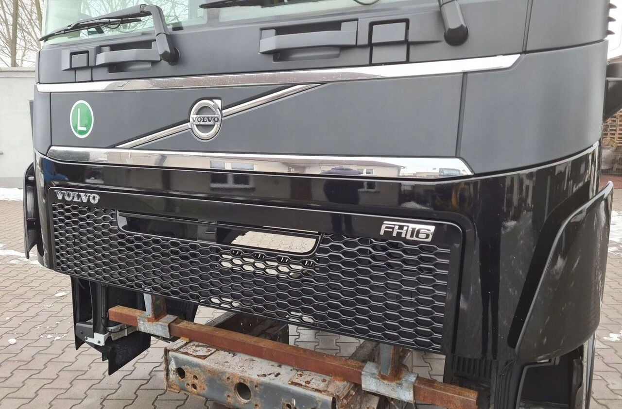 Volvo MASKA KOMPLETNA GÓRNA ATRAPA KABINY FH 16 EURO 6 Volvo VOLVO FH 16 EURO 6 - Kaitseraud - Veoauto: pilt 2 Volvo MASKA KOMPLETNA GÓRNA ATRAPA KABINY FH 16 EURO 6 Volvo VOLVO FH 16 EURO 6 - Kaitseraud - Veoauto: pilt 2