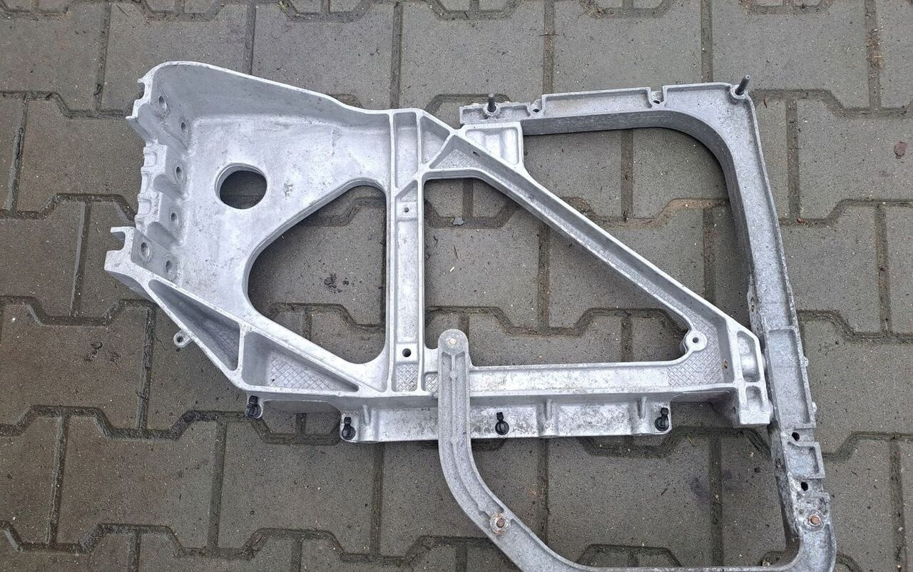 Volvo MOCOWANIE WSPORNIK BŁOTNIKA SKRZYNKI AKUMULATORÓW FH 4 REN - Poritiib - Veoauto: pilt 2 Volvo MOCOWANIE WSPORNIK BŁOTNIKA SKRZYNKI AKUMULATORÓW FH 4 REN - Poritiib - Veoauto: pilt 2