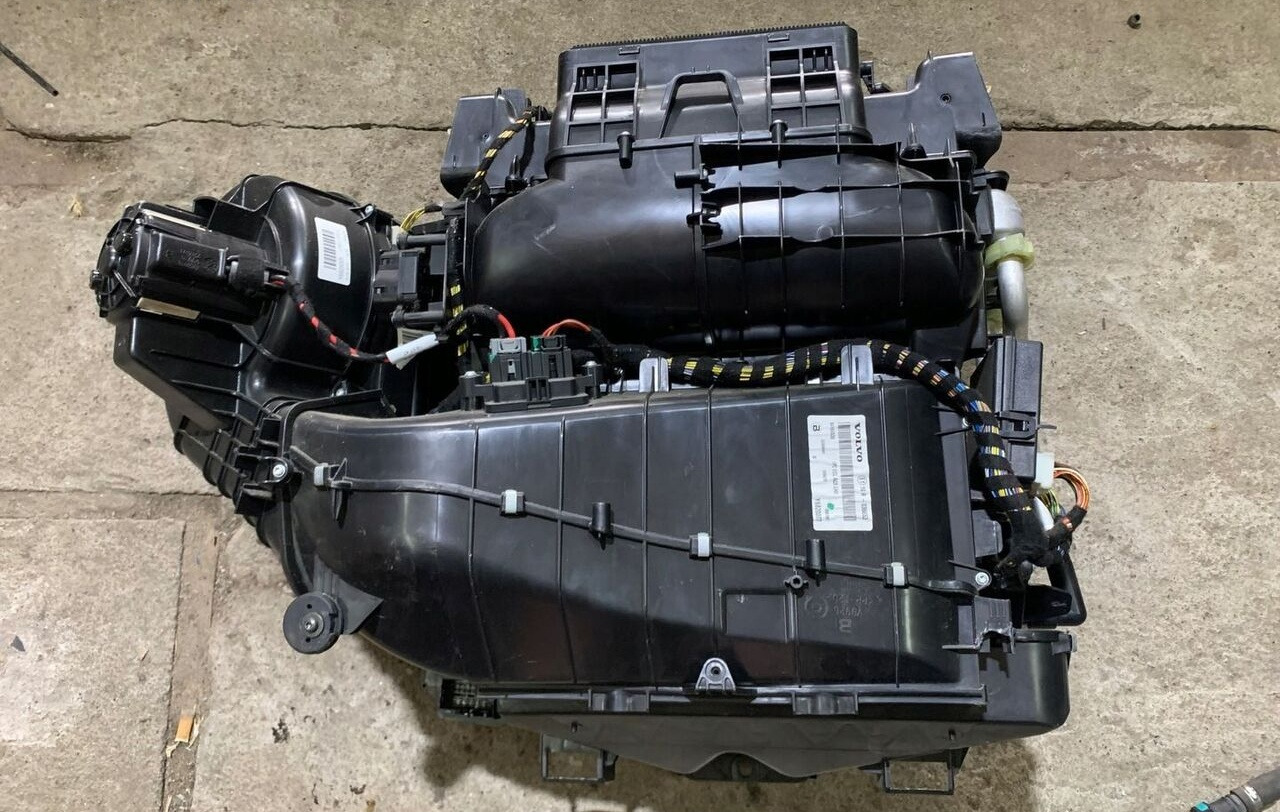 Volvo NAGRZEWNICA KOMPLETNA VOLVO FH 4 - Soojendus/ Ventilatsioon - Veoauto: pilt 1 Volvo NAGRZEWNICA KOMPLETNA VOLVO FH 4 - Soojendus/ Ventilatsioon - Veoauto: pilt 1