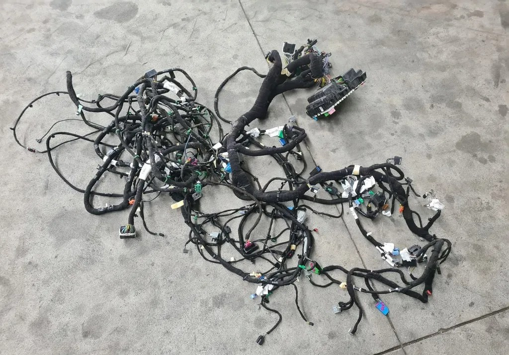 WIĄZKA INSTALACJA KABINY KONSOLI DESKI ROZDZIELCZEJ FORD F-MAX 500 TRUCKS - Kaablid/ Juhtmestik: pilt 1 WIĄZKA INSTALACJA KABINY KONSOLI DESKI ROZDZIELCZEJ FORD F-MAX 500 TRUCKS - Kaablid/ Juhtmestik: pilt 1