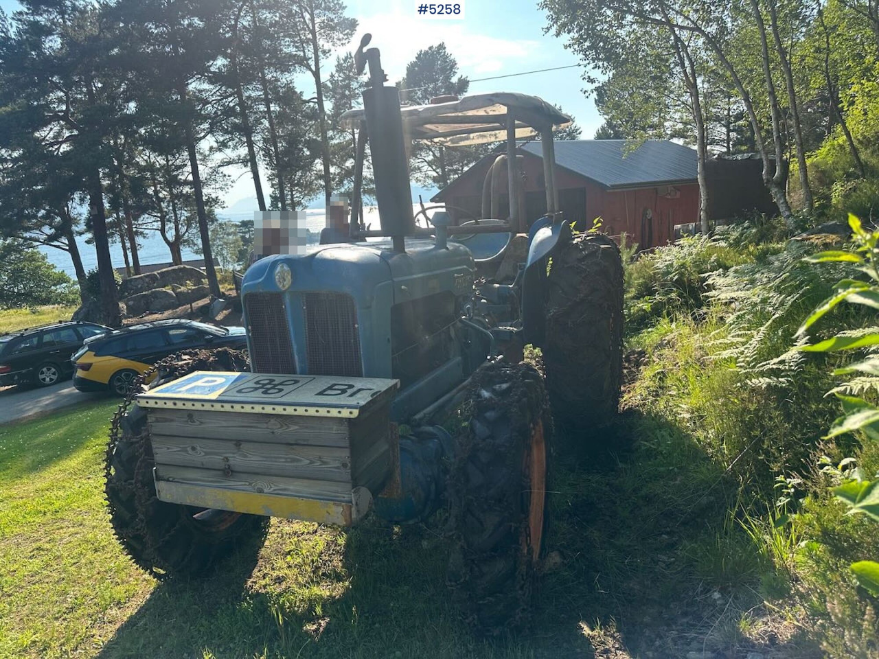 1963 Fordson Major 4x4 with splitter gearbox, Ako winch, and tire chains. SEE VIDEO. - Traktor: pilt 5 1963 Fordson Major 4x4 with splitter gearbox, Ako winch, and tire chains. SEE VIDEO. - Traktor: pilt 5