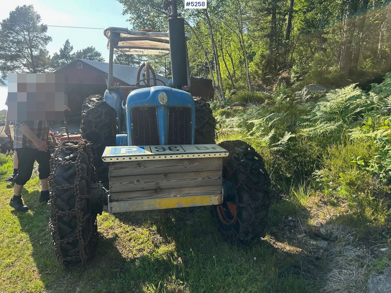 1963 Fordson Major 4x4 with splitter gearbox, Ako winch, and tire chains. SEE VIDEO. - Traktor: pilt 4 1963 Fordson Major 4x4 with splitter gearbox, Ako winch, and tire chains. SEE VIDEO. - Traktor: pilt 4