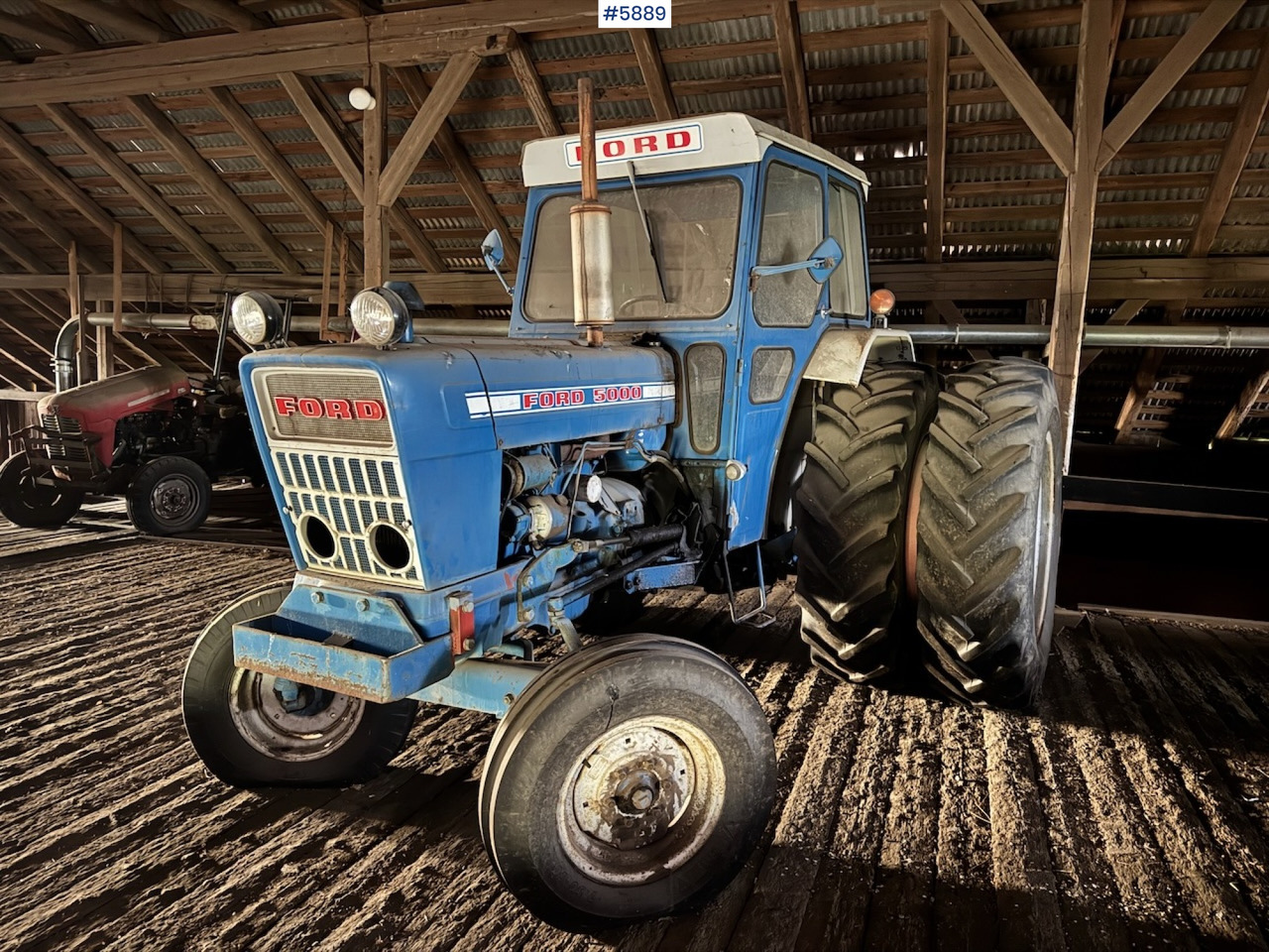 1975 Ford 5000 w/ Twin Wheels - Traktor: pilt 1 1975 Ford 5000 w/ Twin Wheels - Traktor: pilt 1