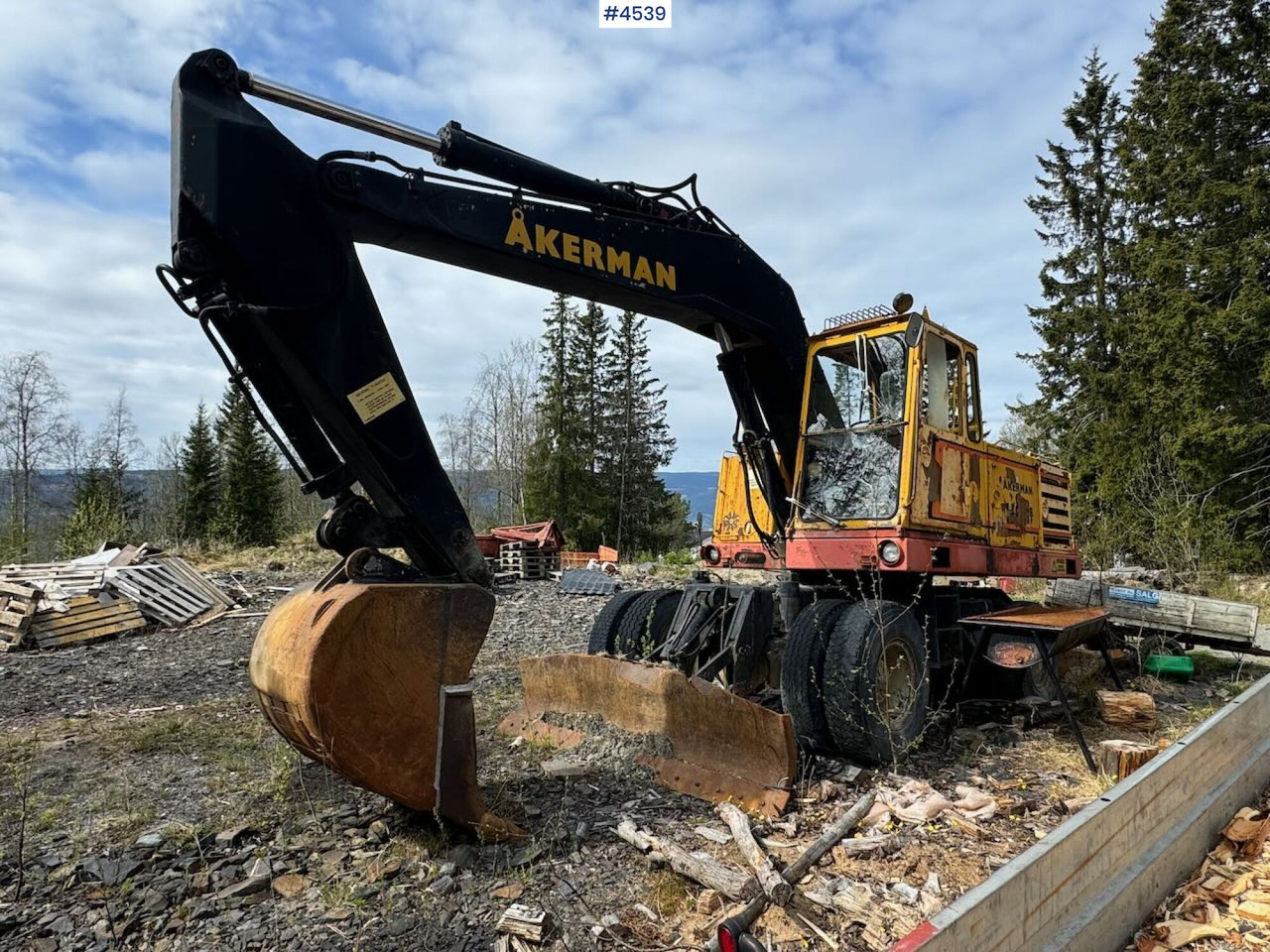 1979 Åkerman H9 Wheeled excavator w/ bucket. Repair object. - Ekskavaator: pilt 1 1979 Åkerman H9 Wheeled excavator w/ bucket. Repair object. - Ekskavaator: pilt 1