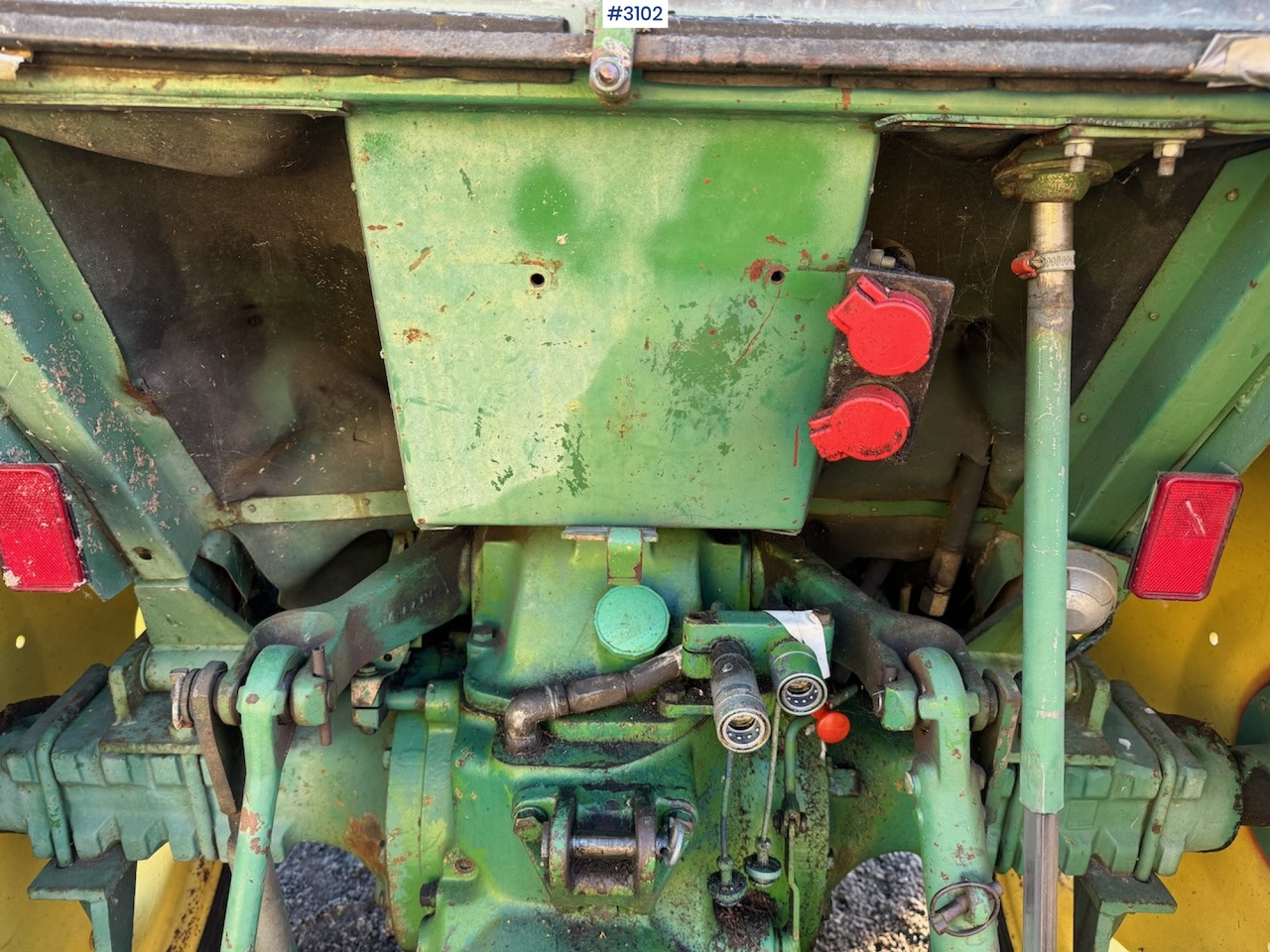 Traktor 1981 John Deere 1140 Synchron with front loader: pilt 34