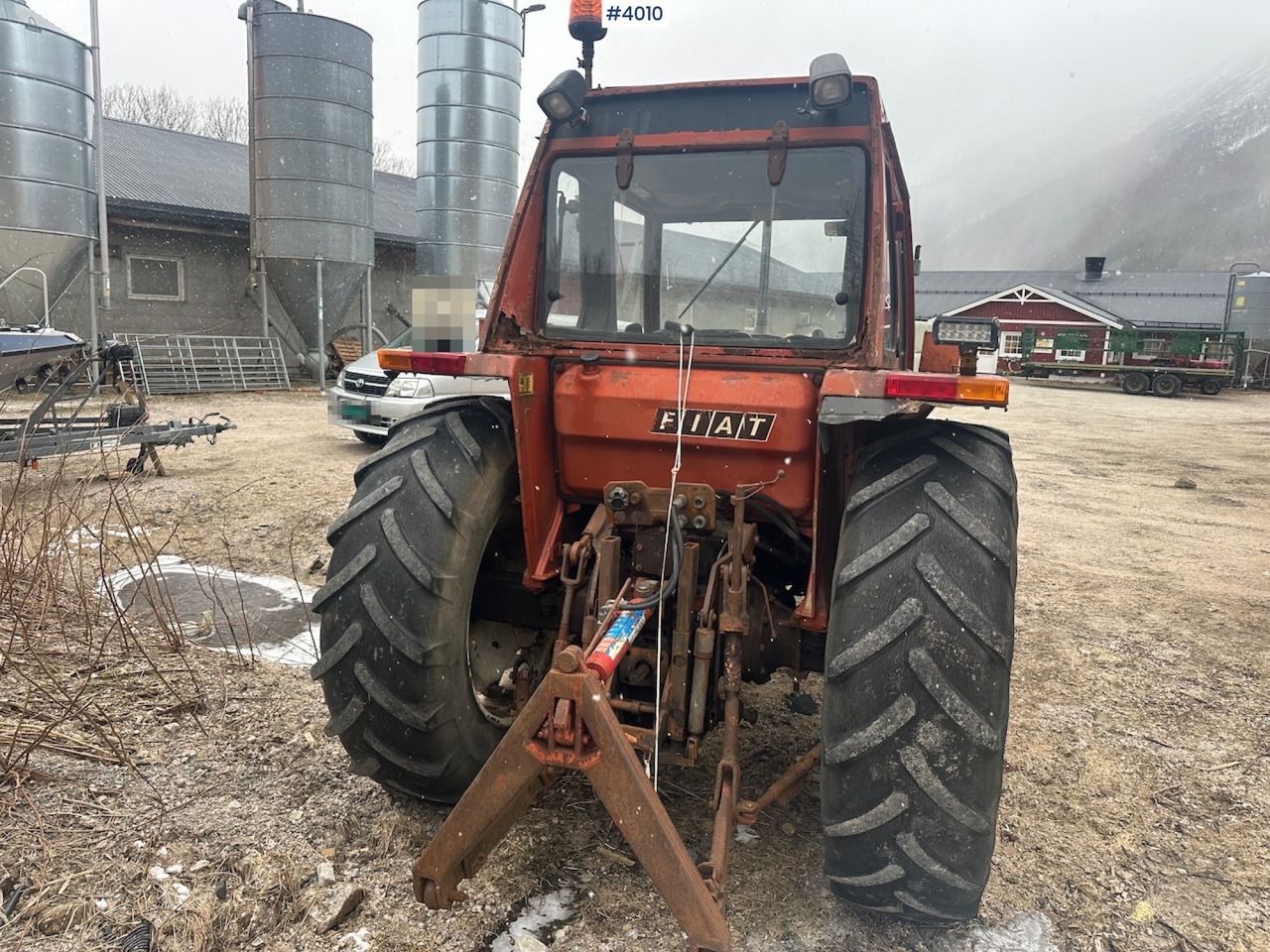 1982 Fiat 780 DT w/ front loader, snow shovel, chains, top link, triangle and extra set of twin wheels. - Traktor: pilt 5 1982 Fiat 780 DT w/ front loader, snow shovel, chains, top link, triangle and extra set of twin wheels. - Traktor: pilt 5