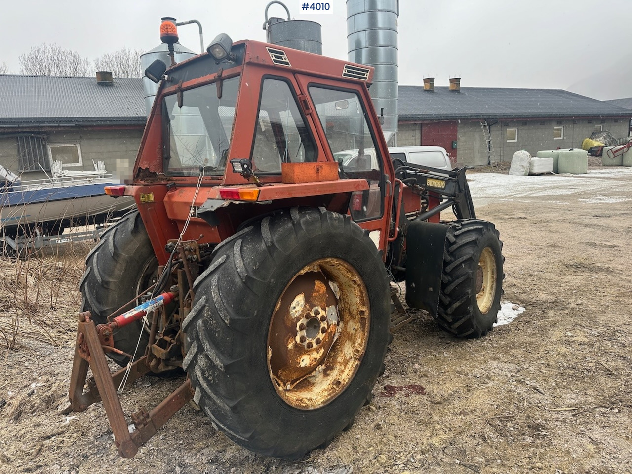 1982 Fiat 780 DT w/ front loader, snow shovel, chains, top link, triangle and extra set of twin wheels. - Traktor: pilt 4 1982 Fiat 780 DT w/ front loader, snow shovel, chains, top link, triangle and extra set of twin wheels. - Traktor: pilt 4