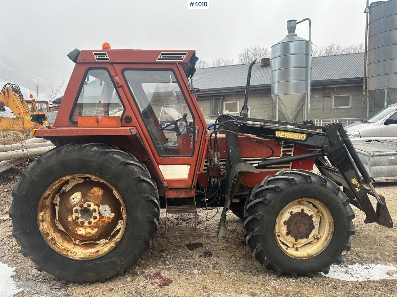 1982 Fiat 780 DT w/ front loader, snow shovel, chains, top link, triangle and extra set of twin wheels. - Traktor: pilt 3 1982 Fiat 780 DT w/ front loader, snow shovel, chains, top link, triangle and extra set of twin wheels. - Traktor: pilt 3