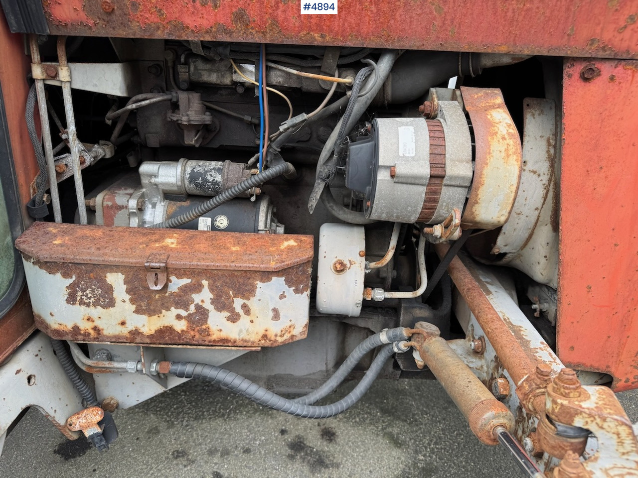 Traktor 1983 Massey Ferguson 550: pilt 9