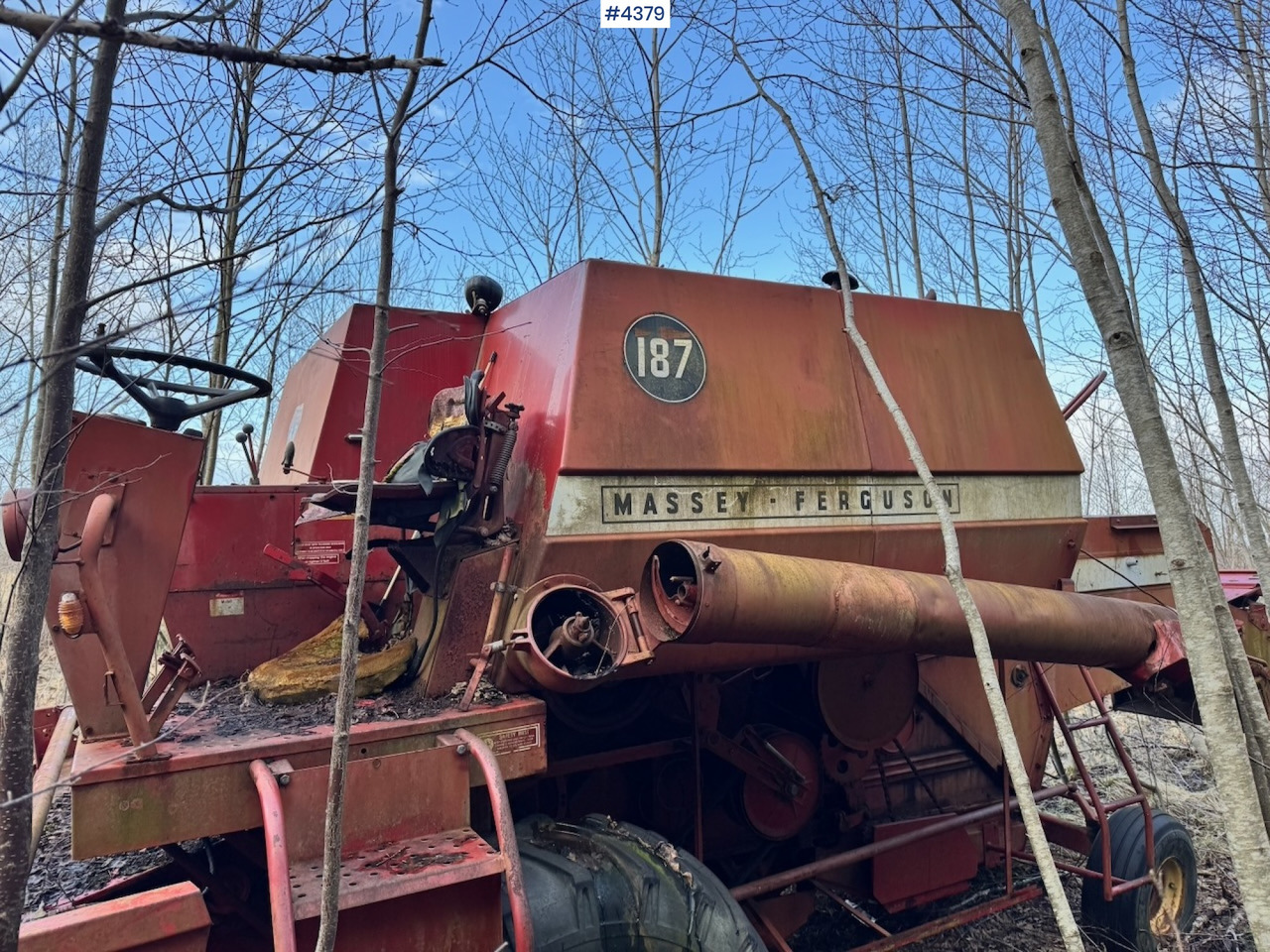 Kombain 1986 Massey Ferguson 187 Combine harvester: pilt 1