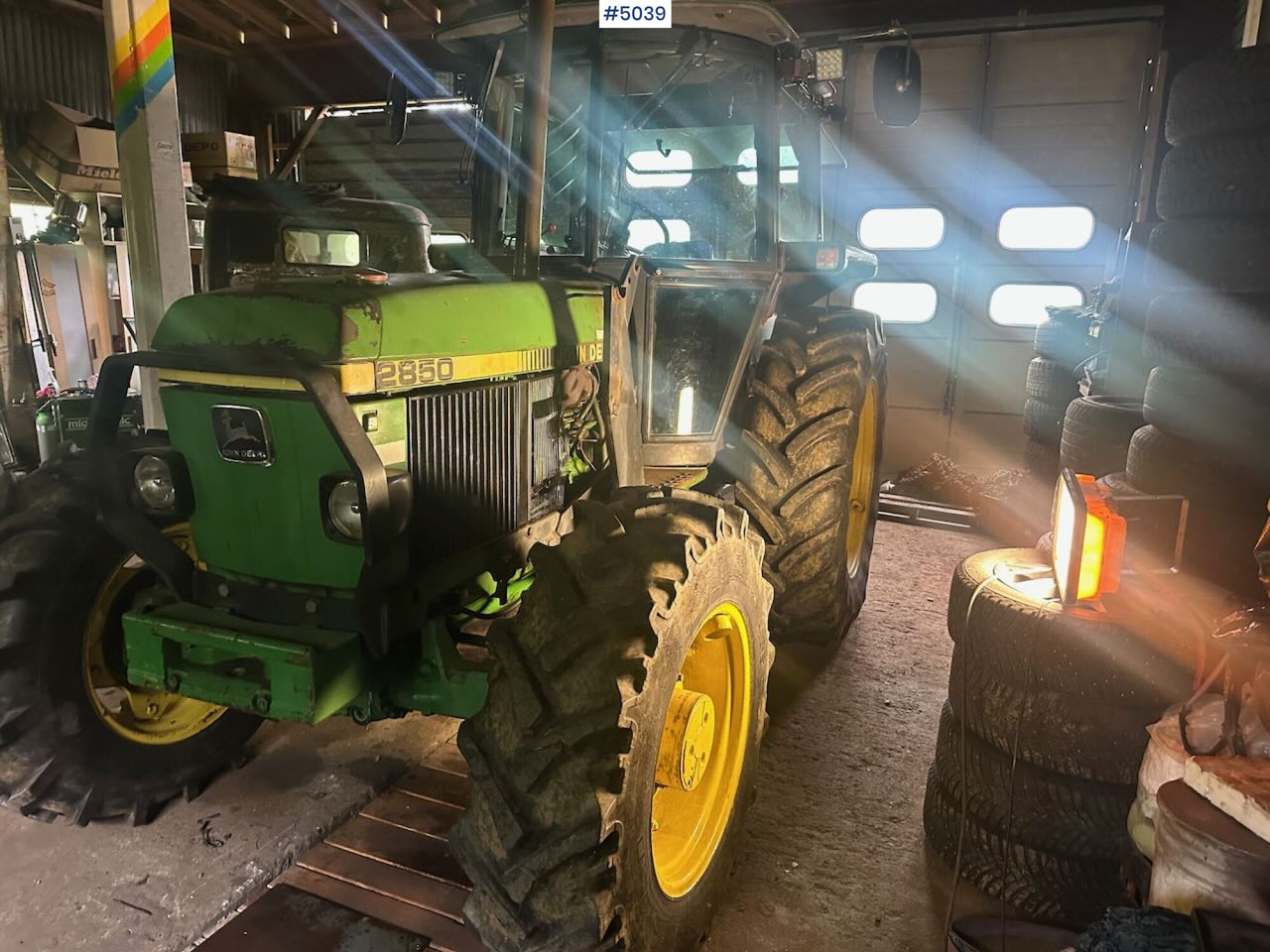 1987 John Deere 2850 Synchron w/ front loader - Traktor: pilt 4 1987 John Deere 2850 Synchron w/ front loader - Traktor: pilt 4