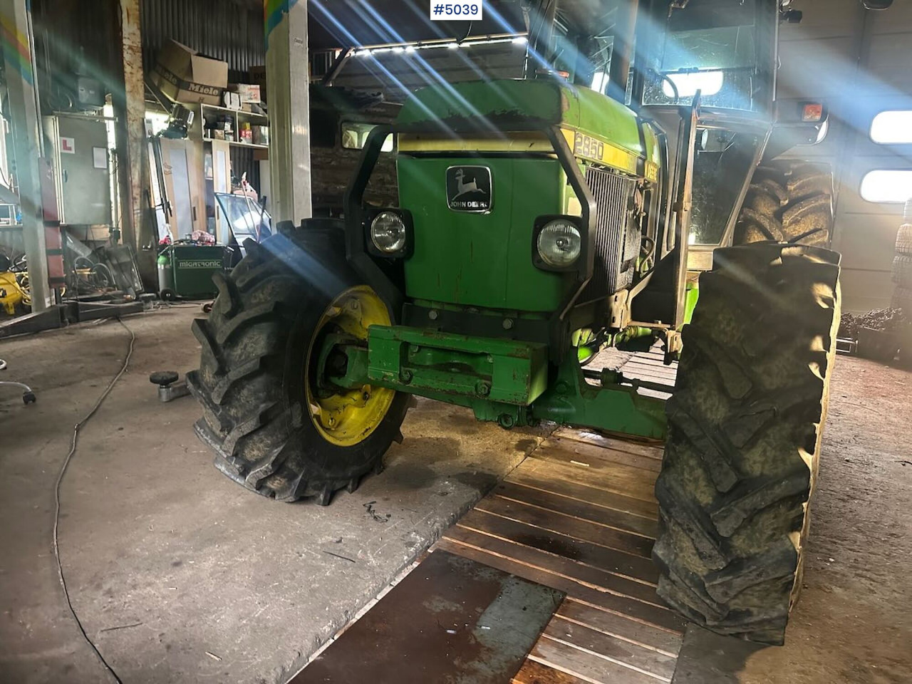 1987 John Deere 2850 Synchron w/ front loader - Traktor: pilt 2 1987 John Deere 2850 Synchron w/ front loader - Traktor: pilt 2