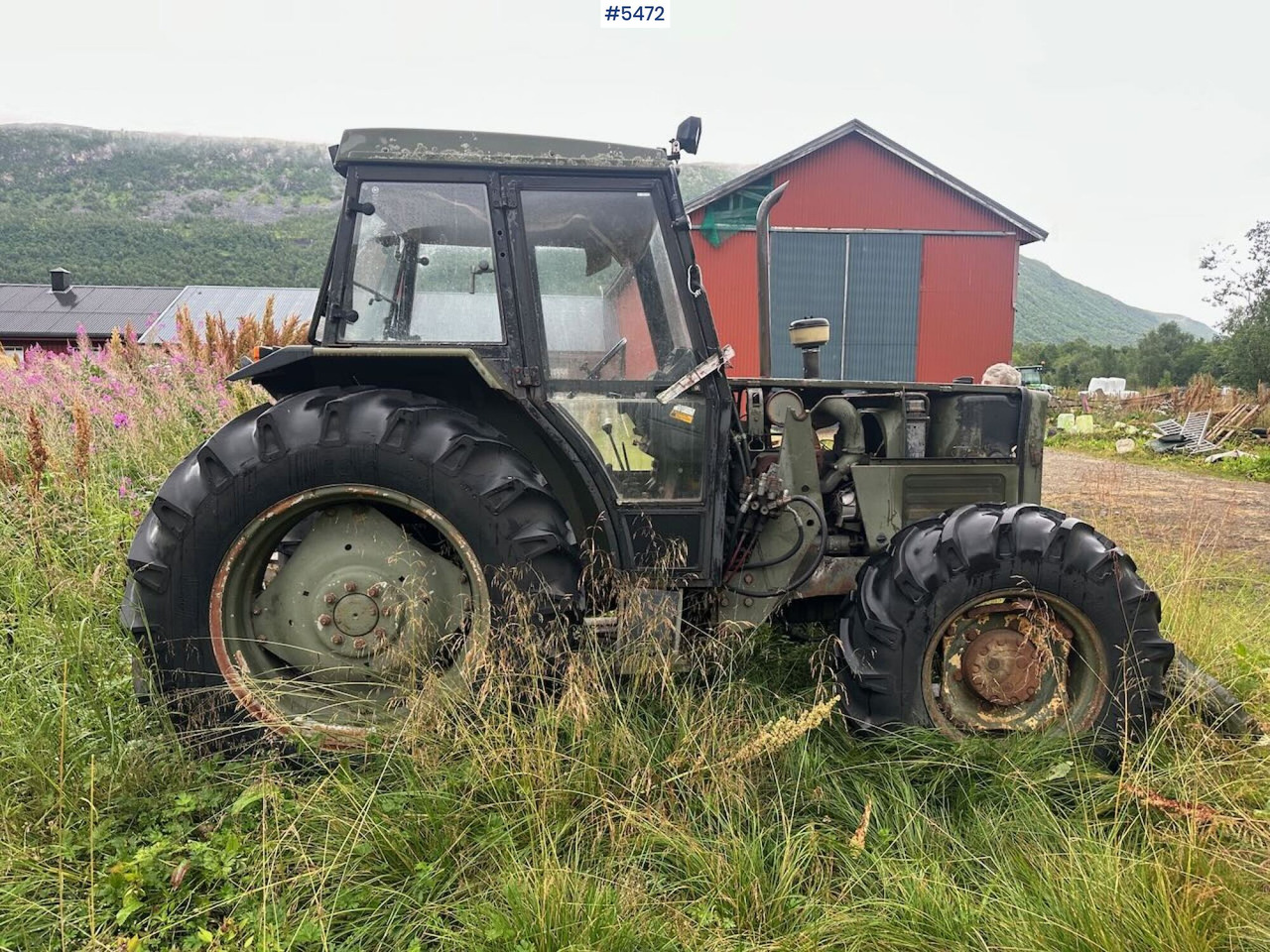 1988 Massey-Ferguson 375 tractor w/ front loader, earthmoving bucket and snow bucket. - Traktor: pilt 4 1988 Massey-Ferguson 375 tractor w/ front loader, earthmoving bucket and snow bucket. - Traktor: pilt 4
