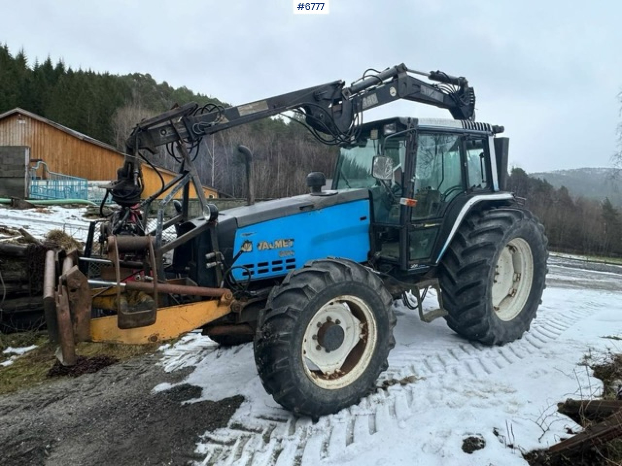 1993 Valmet 8100 with Hiab FMV crane and log trailer - Traktor: pilt 1 1993 Valmet 8100 with Hiab FMV crane and log trailer - Traktor: pilt 1