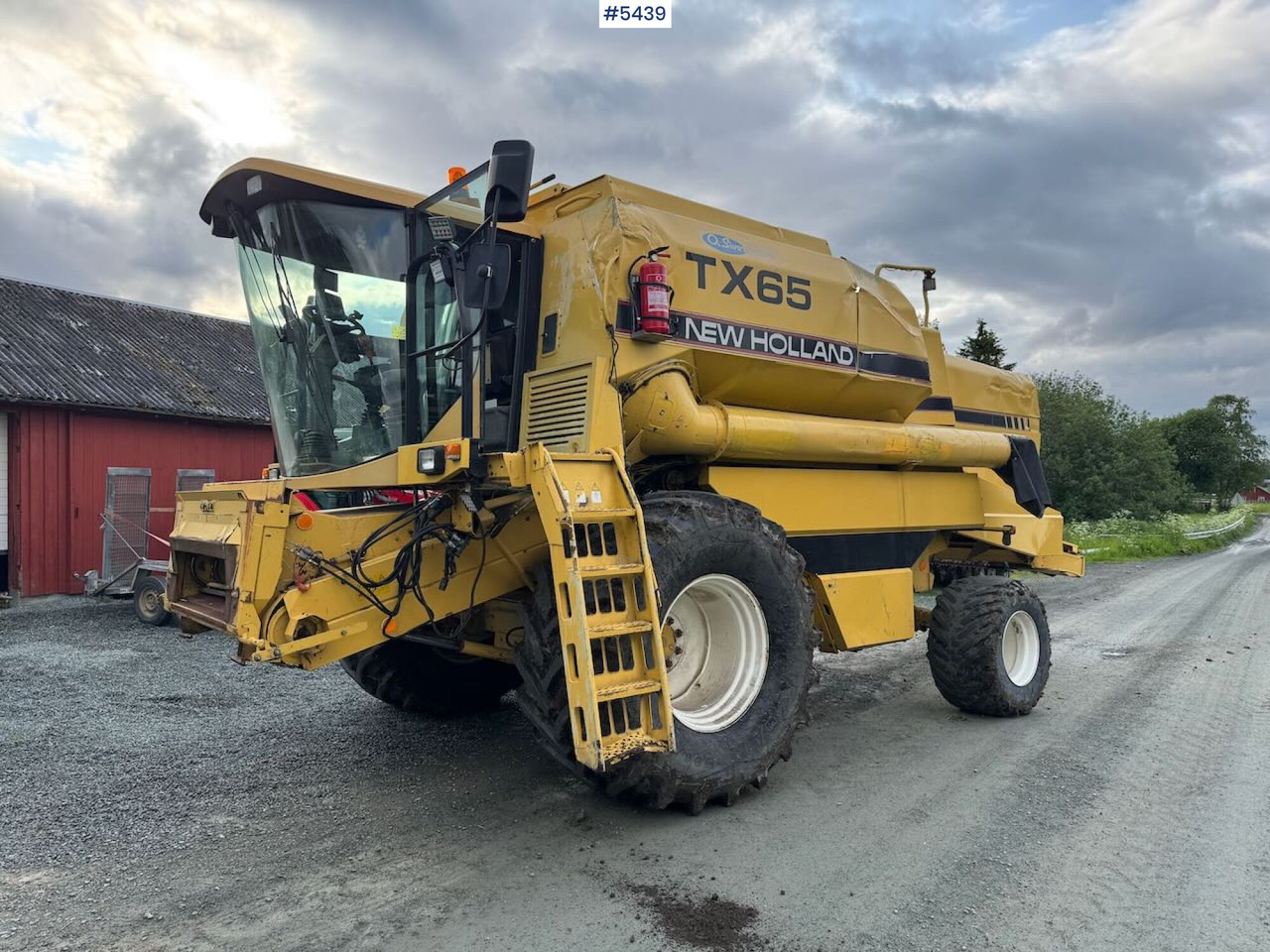 1995 New Holland TX65 m/ 20 fot skjærebord og henger - Kombain: pilt 2 1995 New Holland TX65 m/ 20 fot skjærebord og henger - Kombain: pilt 2