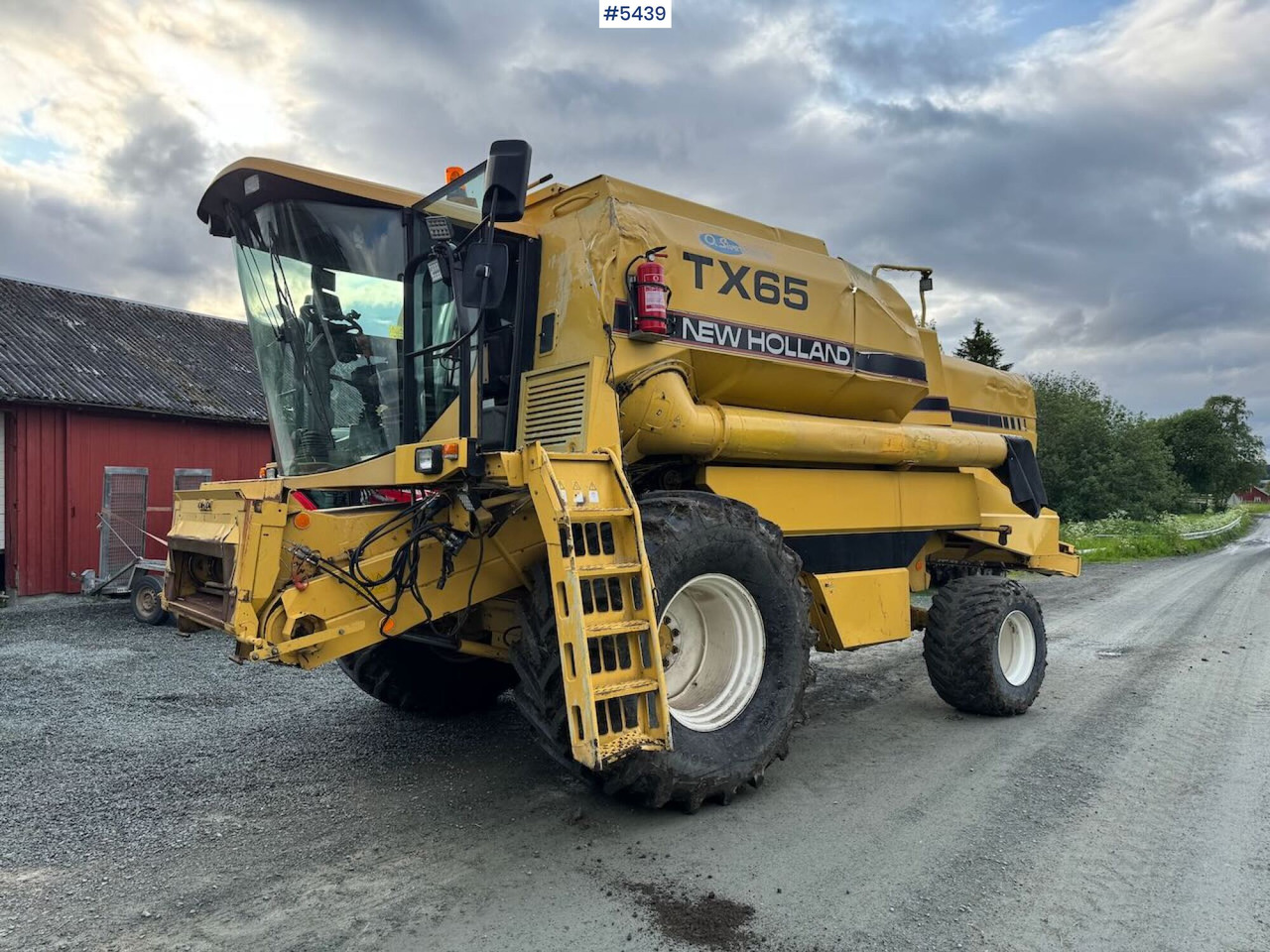 1995 New Holland TX65 m/ 20 fot skjærebord og henger - Kombain: pilt 1 1995 New Holland TX65 m/ 20 fot skjærebord og henger - Kombain: pilt 1