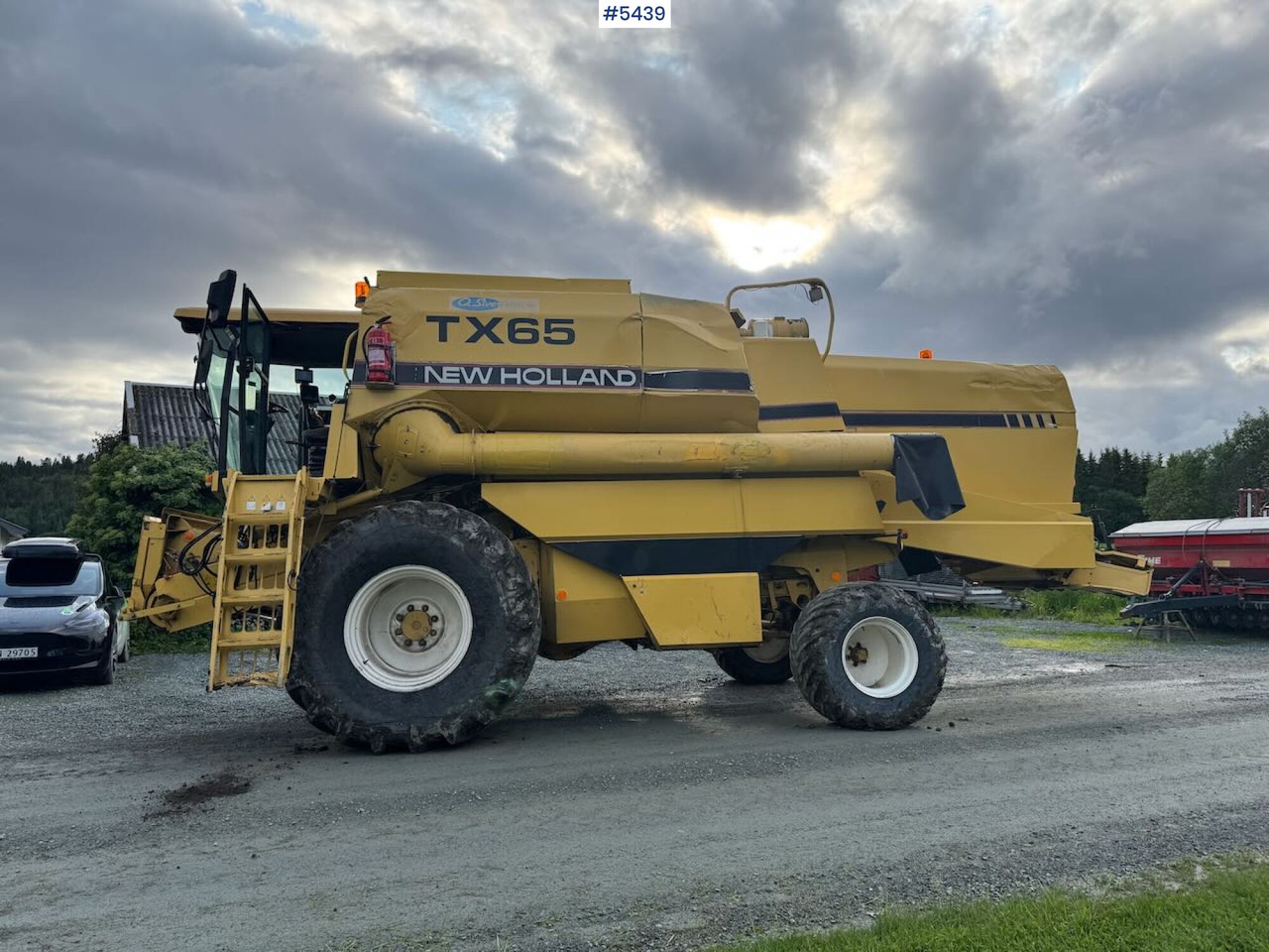1995 New Holland TX65 m/ 20 fot skjærebord og henger - Kombain: pilt 3 1995 New Holland TX65 m/ 20 fot skjærebord og henger - Kombain: pilt 3