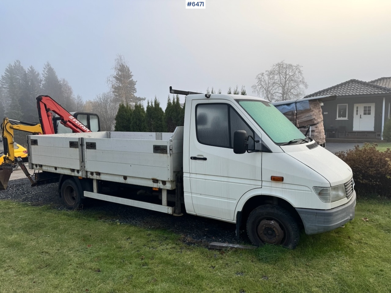 1996 Mercedes 412D Flatbed truck w/ Rear-mounted crane. - Madelauto: pilt 3 1996 Mercedes 412D Flatbed truck w/ Rear-mounted crane. - Madelauto: pilt 3