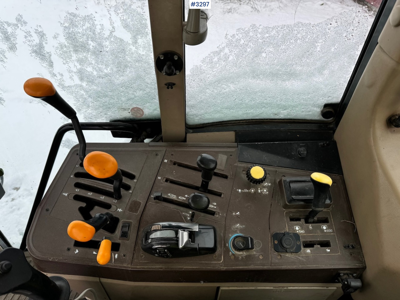Traktor 1999 John Deere 6210 SE with Front Loader: pilt 36