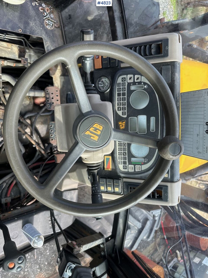 2000 JCB Fastrac 4x4 tractor w/ loader, 2 new tires, gravel bucket or snow bucket. WATCH VIDEO. liising 2000 JCB Fastrac 4x4 tractor w/ loader, 2 new tires, gravel bucket or snow bucket. WATCH VIDEO.: pilt 32