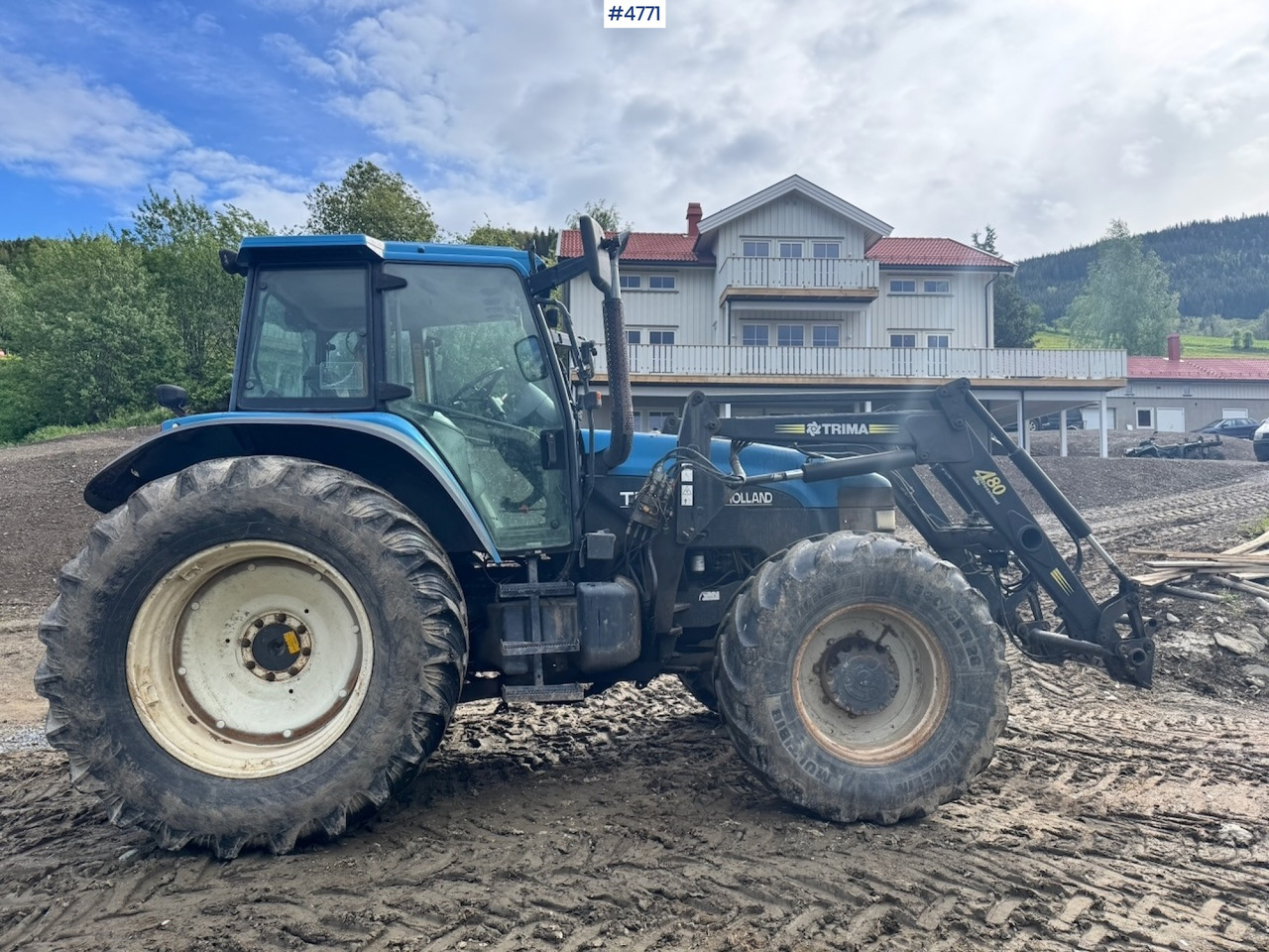 2000 New Holland TM135 4x4 w/ Front loader - Traktor: pilt 1 2000 New Holland TM135 4x4 w/ Front loader - Traktor: pilt 1