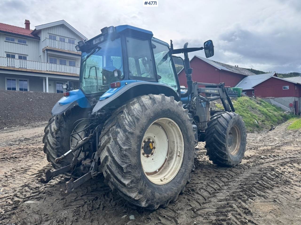 2000 New Holland TM135 4x4 w/ Front loader - Traktor: pilt 5 2000 New Holland TM135 4x4 w/ Front loader - Traktor: pilt 5