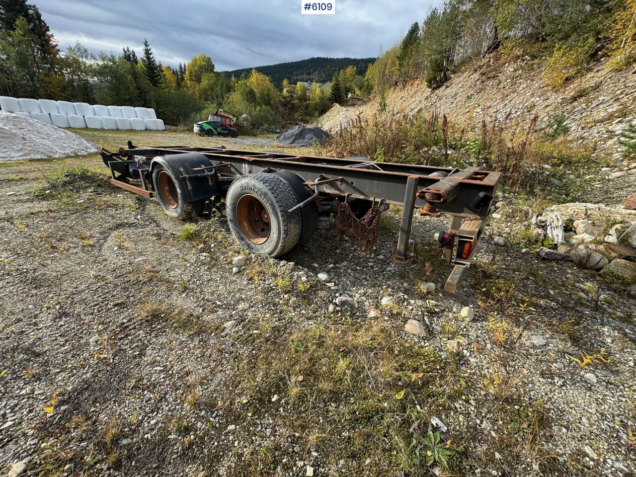 2002 Istrail container trailer. Repair object. - Madal platvorm järelhaagis: pilt 4 2002 Istrail container trailer. Repair object. - Madal platvorm järelhaagis: pilt 4