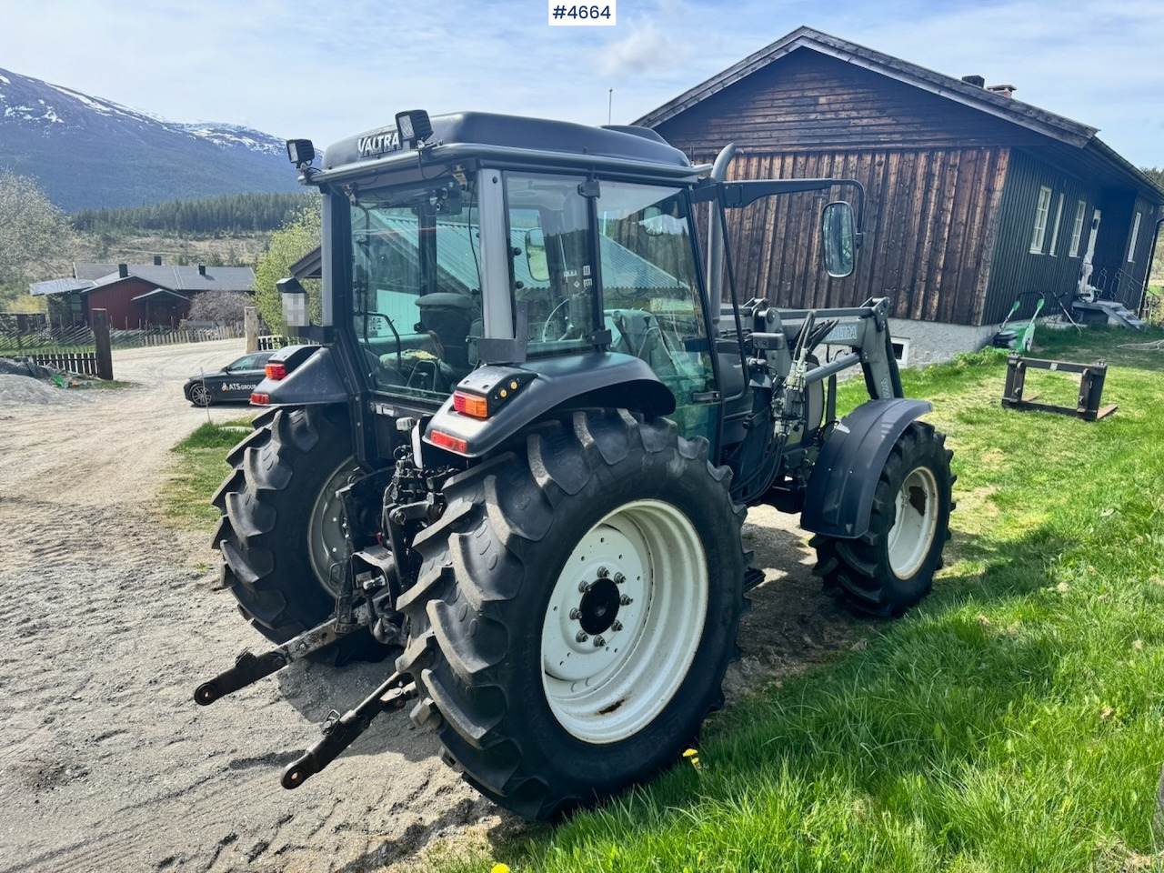 Traktor 2003 Valtra A85-4 4x4 with Front Loader – 4450 hours!: pilt 9