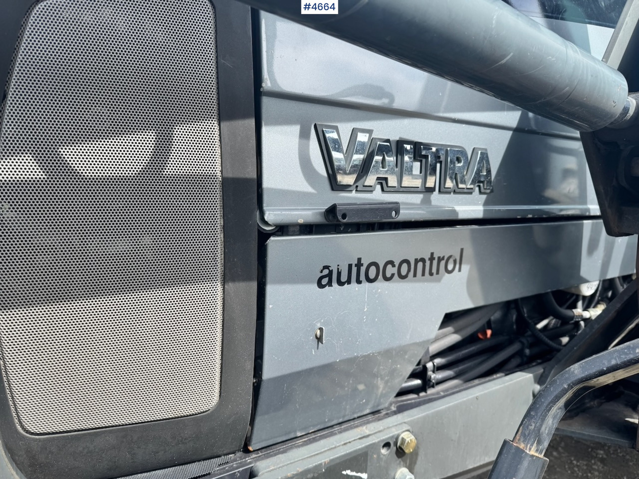 Traktor 2003 Valtra A85-4 4x4 with Front Loader – 4450 hours!: pilt 30