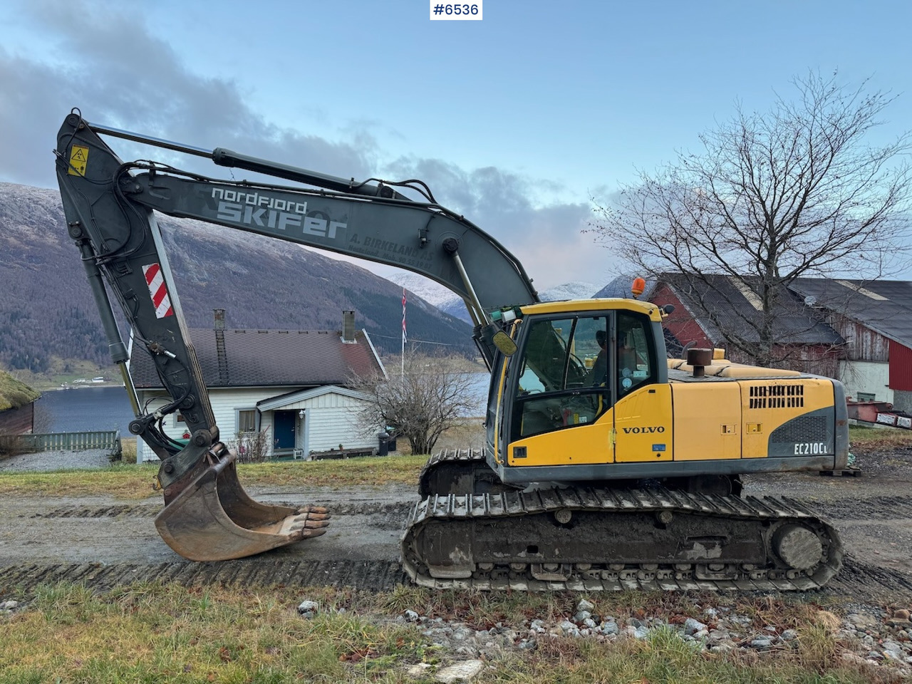 2007 Volvo EC 210 CL w/ excavator bucket and good chassis. - Ekskavaator: pilt 1 2007 Volvo EC 210 CL w/ excavator bucket and good chassis. - Ekskavaator: pilt 1