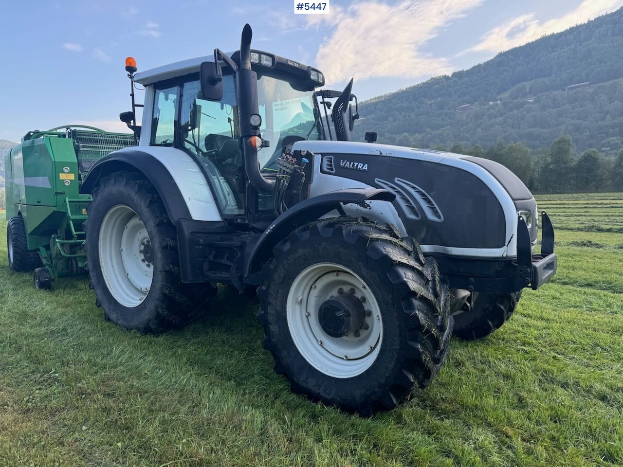 2009 Valtra T202 w/ loader - Traktor: pilt 1 2009 Valtra T202 w/ loader - Traktor: pilt 1