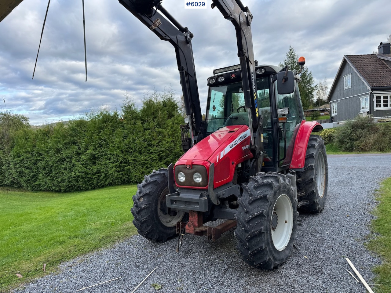 2010 Massey Ferguson 5445 with Front Loader - Traktor: pilt 2 2010 Massey Ferguson 5445 with Front Loader - Traktor: pilt 2
