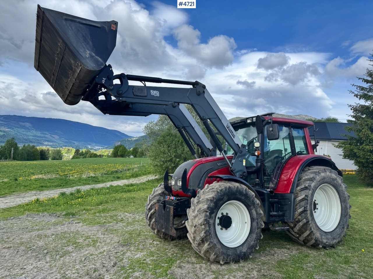 2010 Valtra N142 equipped for snow clearing with front loader - Traktor: pilt 1 2010 Valtra N142 equipped for snow clearing with front loader - Traktor: pilt 1