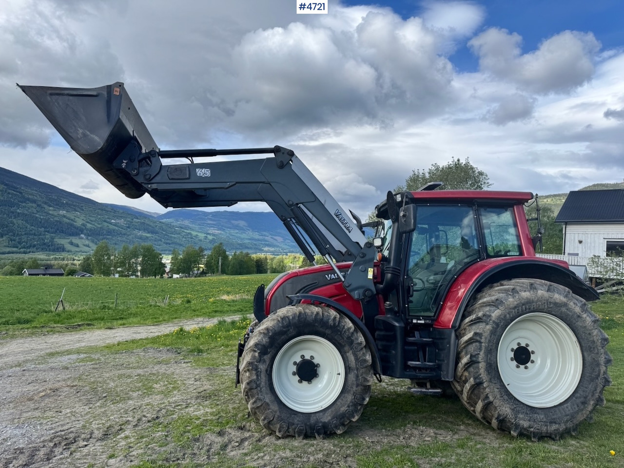 2010 Valtra N142 equipped for snow clearing with front loader - Traktor: pilt 2 2010 Valtra N142 equipped for snow clearing with front loader - Traktor: pilt 2