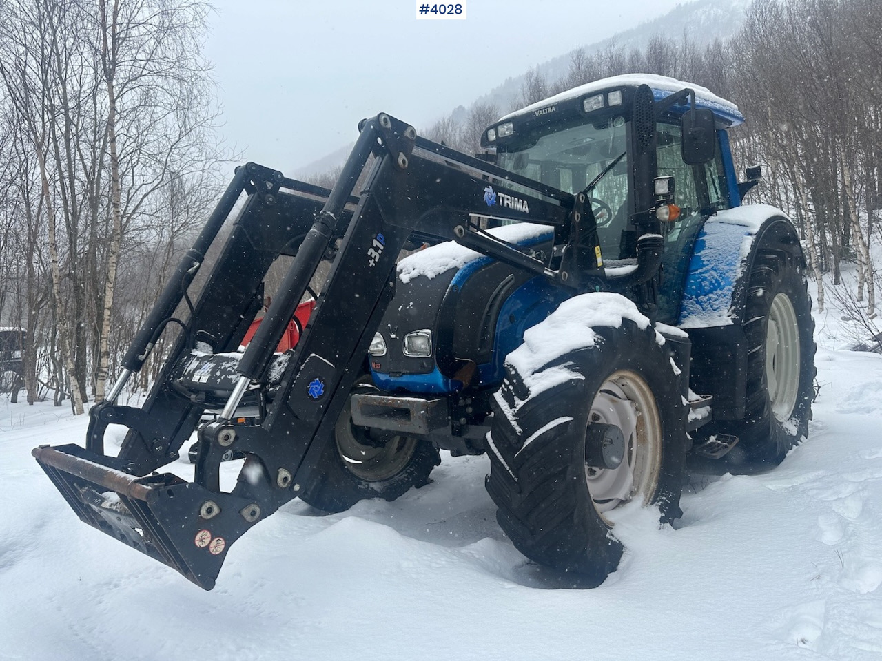 2012 Valtra N122 4x4 traktor w/ front loader and Dalen snow blower - Traktor: pilt 2 2012 Valtra N122 4x4 traktor w/ front loader and Dalen snow blower - Traktor: pilt 2