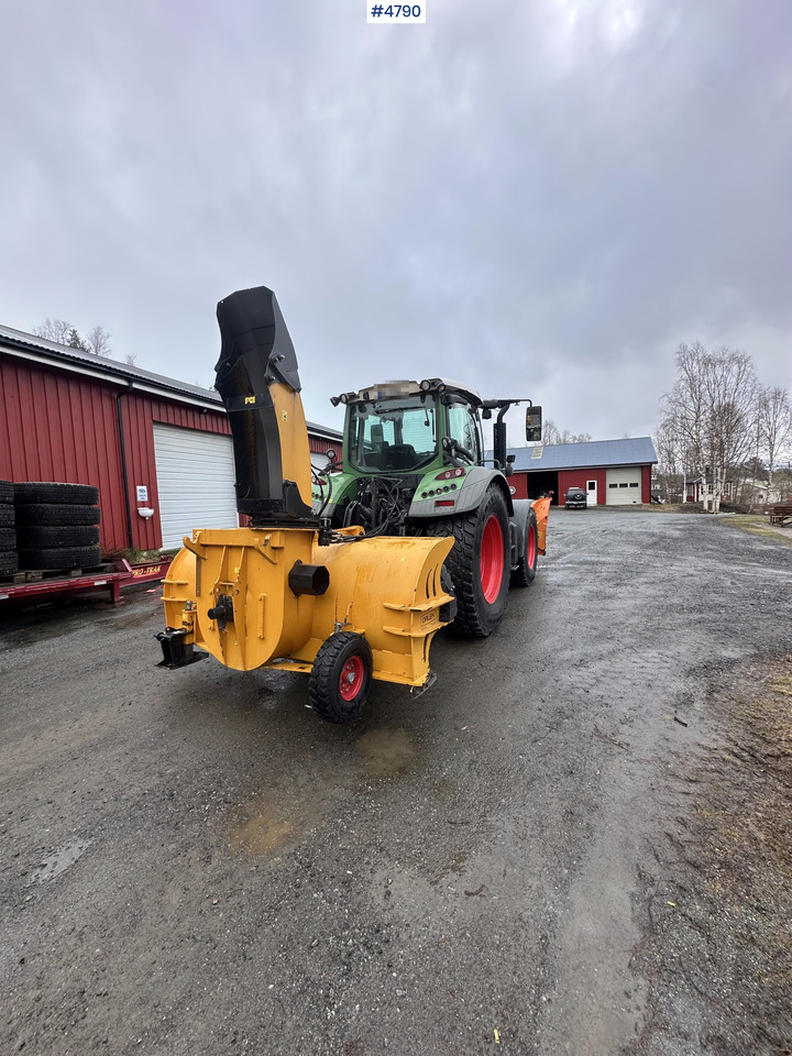 2014 Fendt 514 Vario 4x4 w/ front loader, folding plow, snow blower and sand spreader - Traktor: pilt 4 2014 Fendt 514 Vario 4x4 w/ front loader, folding plow, snow blower and sand spreader - Traktor: pilt 4