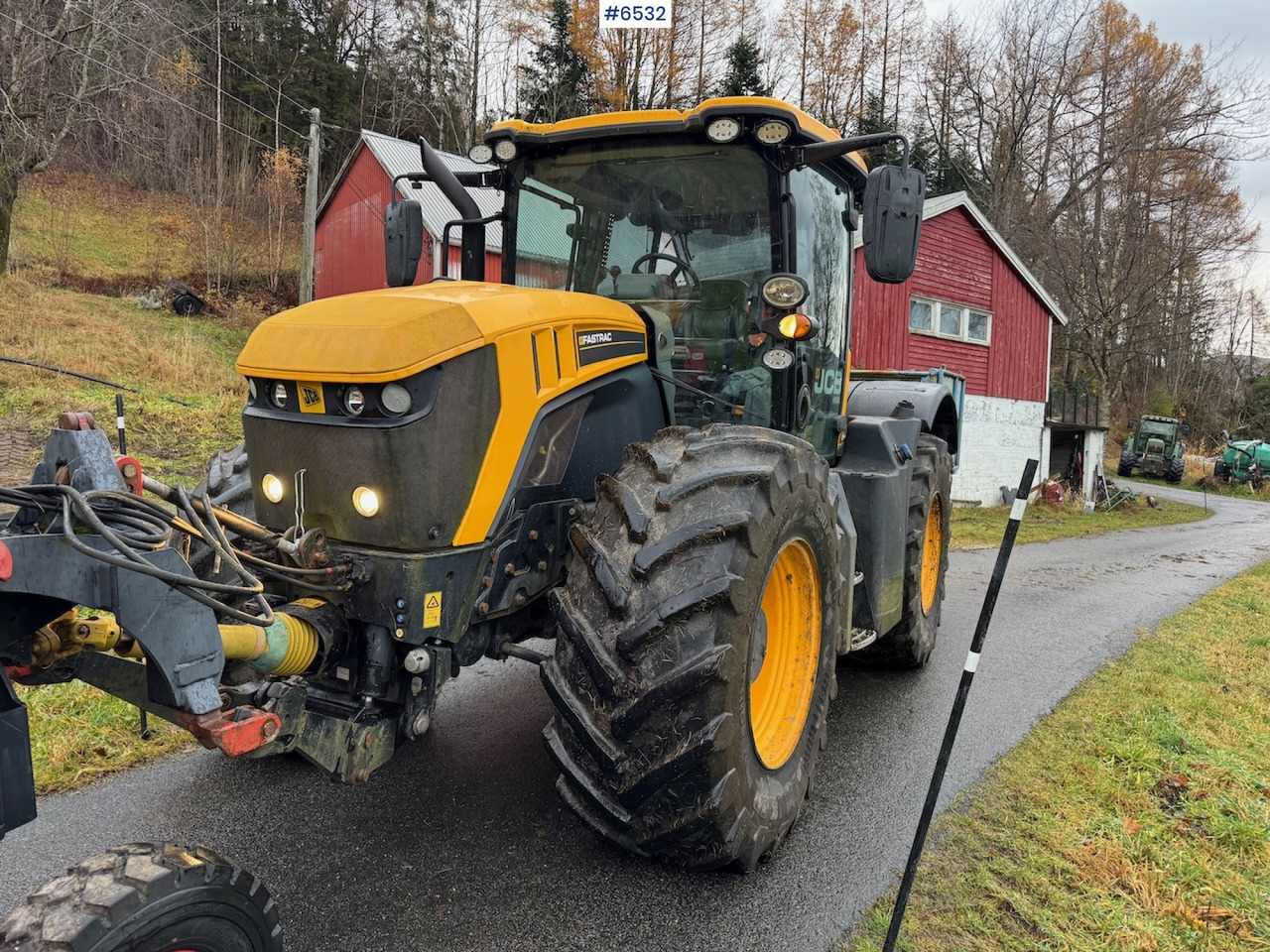 2015 JCB Fastrack 4220 w/ front hydraulics, front PTO and plow plate. Low hours! - Traktor: pilt 2 2015 JCB Fastrack 4220 w/ front hydraulics, front PTO and plow plate. Low hours! - Traktor: pilt 2