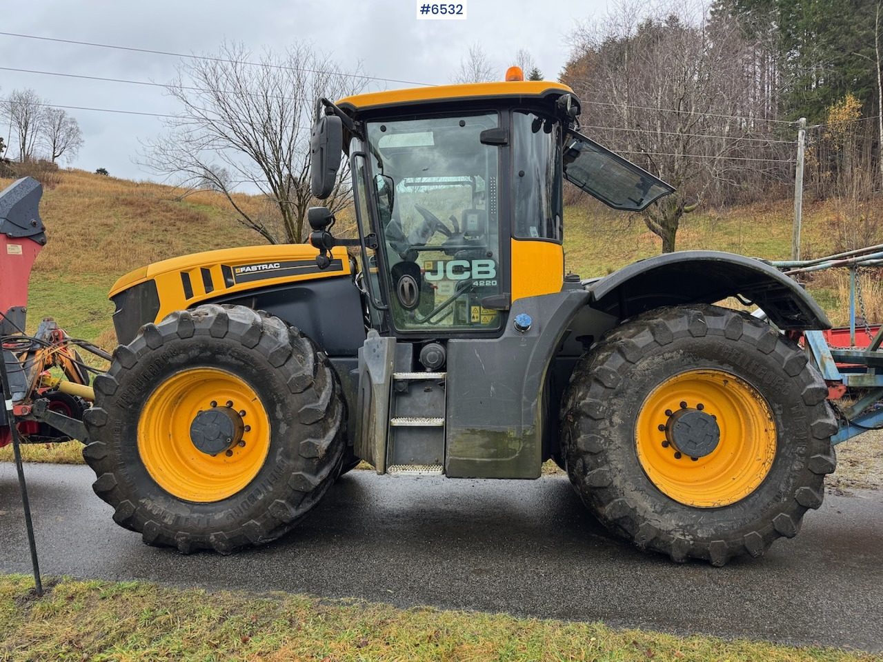 2015 JCB Fastrack 4220 w/ front hydraulics, front PTO and plow plate. Low hours! - Traktor: pilt 4 2015 JCB Fastrack 4220 w/ front hydraulics, front PTO and plow plate. Low hours! - Traktor: pilt 4