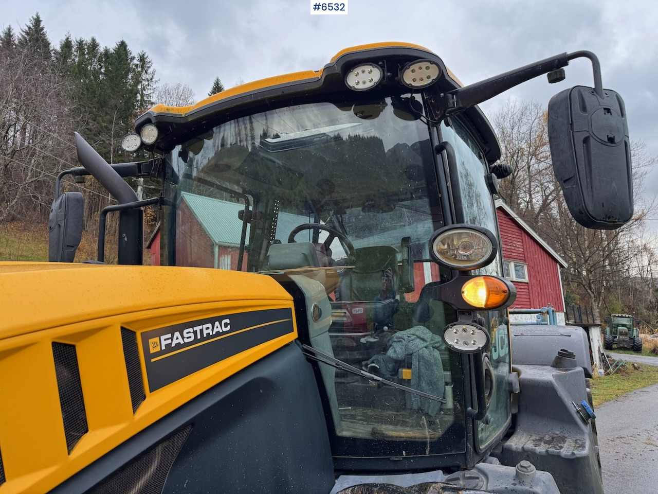 2015 JCB Fastrack 4220 w/ front hydraulics, front PTO and plow plate. Low hours! - Traktor: pilt 3 2015 JCB Fastrack 4220 w/ front hydraulics, front PTO and plow plate. Low hours! - Traktor: pilt 3