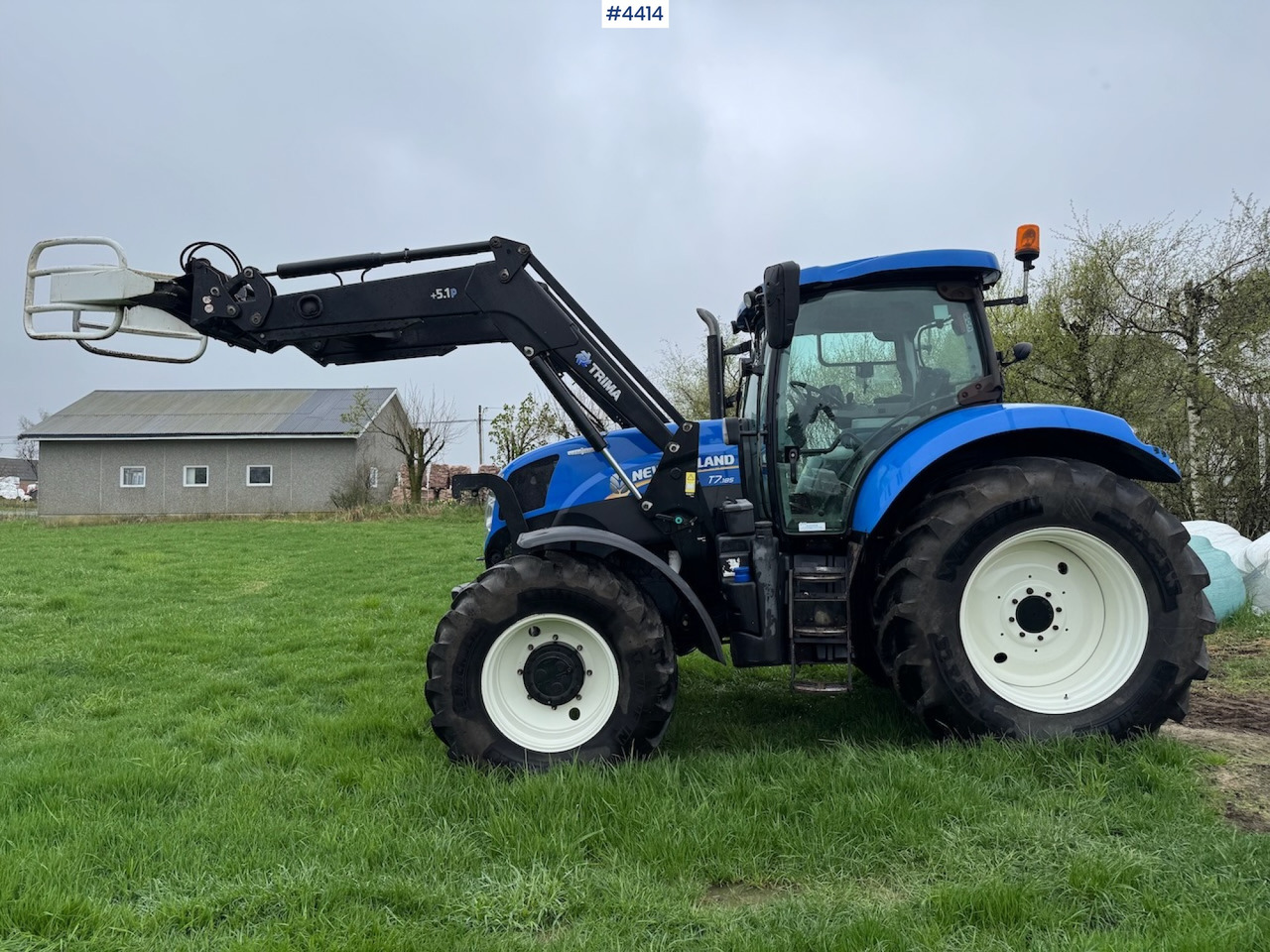 2015 New Holland T7.185 Auto Command w/Front Loader - Traktor: pilt 5 2015 New Holland T7.185 Auto Command w/Front Loader - Traktor: pilt 5