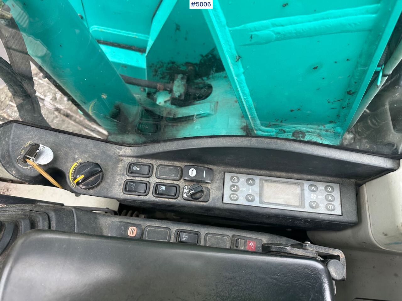 Ekskavaator 2016 Kobelco SK75SR-3E excavator w/ 2 buckets, rototilt and factory new engine: pilt 17
