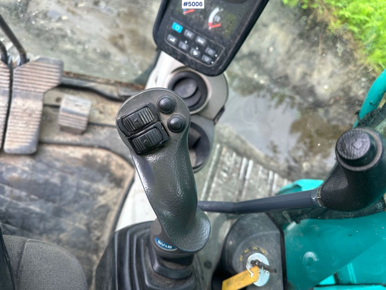 Ekskavaator 2016 Kobelco SK75SR-3E excavator w/ 2 buckets, rototilt and factory new engine: pilt 16
