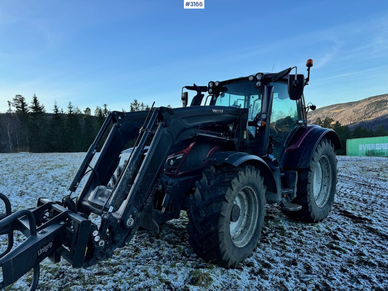 2019 Valtra N174 4x4 With front loader, snowplow blade, and 2 sets of tires. 2770 hours! - Traktor: pilt 1 2019 Valtra N174 4x4 With front loader, snowplow blade, and 2 sets of tires. 2770 hours! - Traktor: pilt 1